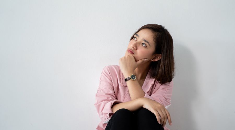 考えてる女性