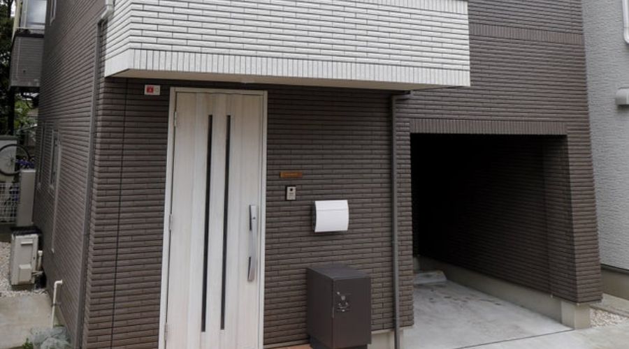 一条工務店の3階建てのビルトインガレージ住宅