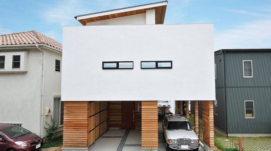 オープンガレージ付き住宅