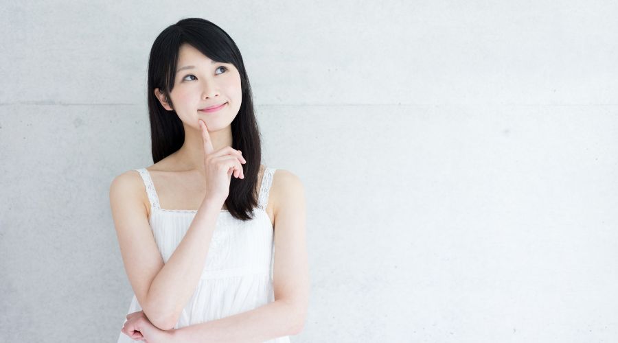 考えている女性
