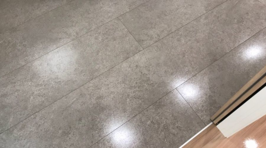 一条工務店の床材で石目調フローリング