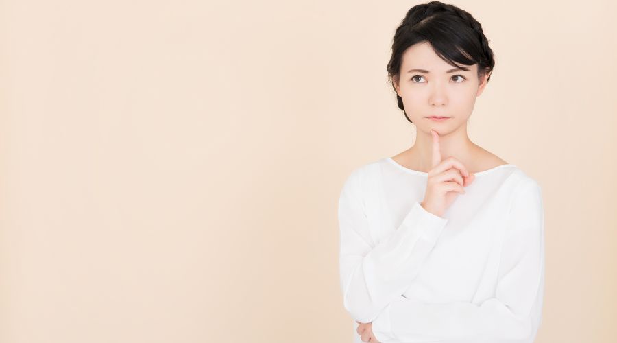 後悔している女性
