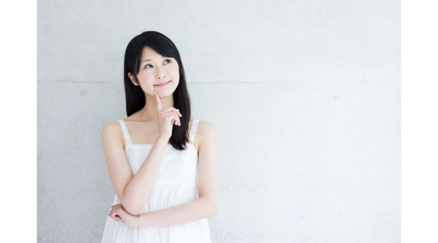 考えている女性