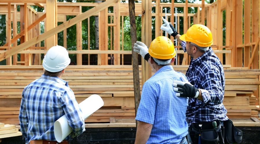 建築中の家