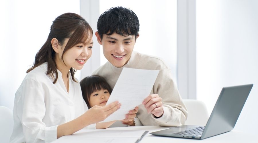 家族でお家の検討をしている
