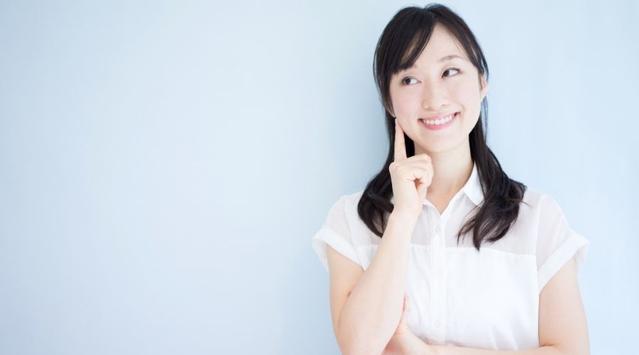 考えている女性