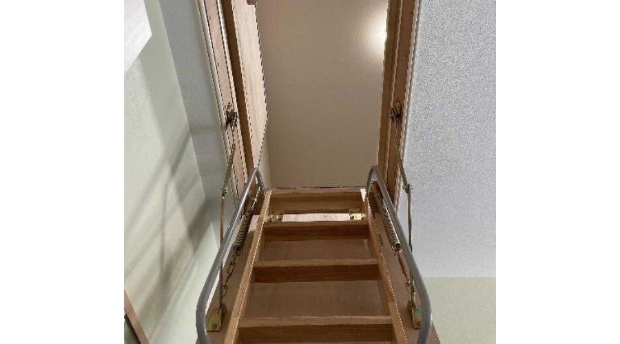 一条工務店の屋根裏（小屋裏）収納はしご