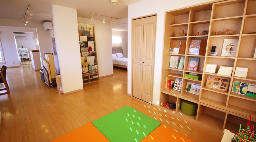 一条工務店のリビングにあるブックシェルフ