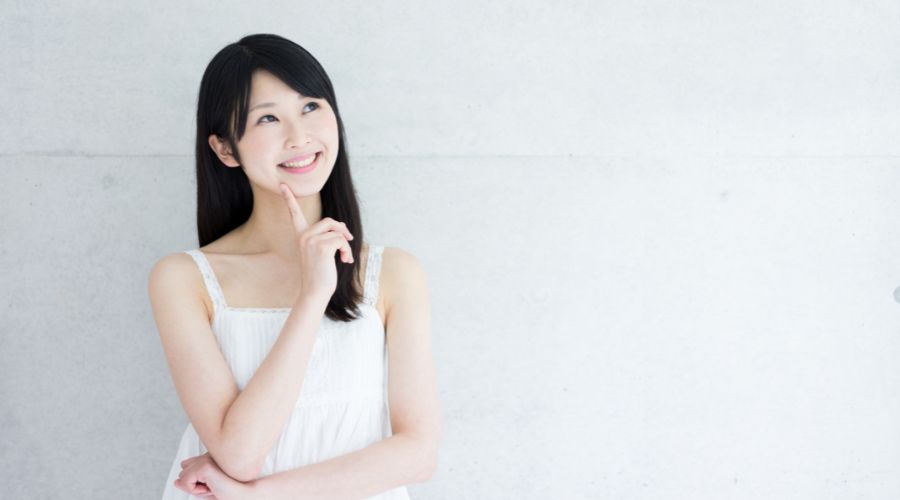 考えている女性