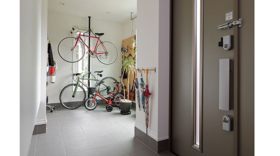 一条工務店の土間収納に自転車を置いてある