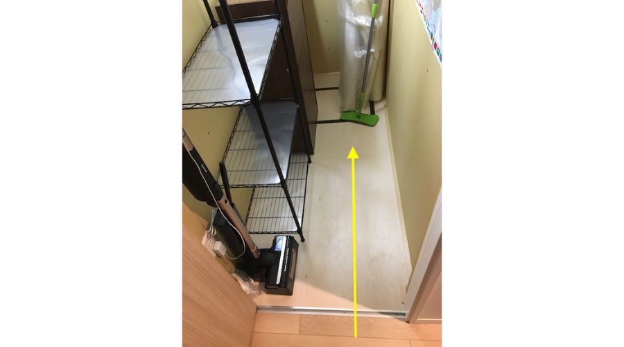 一条工務店の階段下収納にはウォークインクローゼットが人気