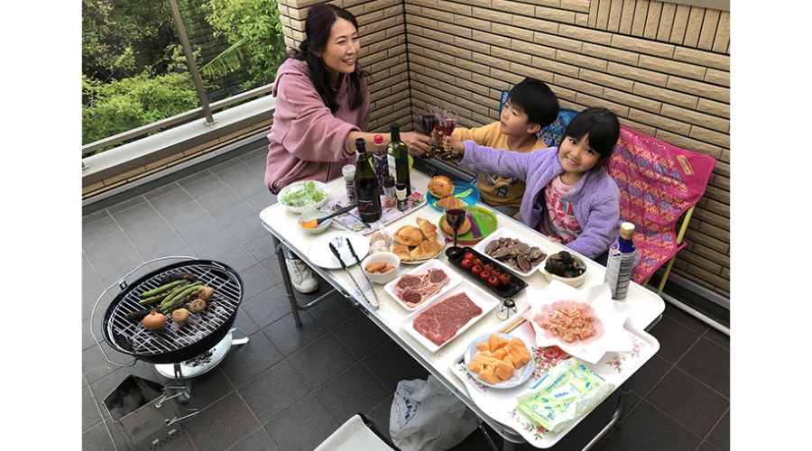一条工務店のバルコニーでBBQ