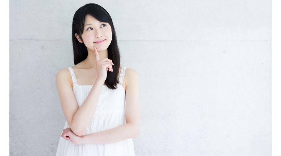 考えている女性