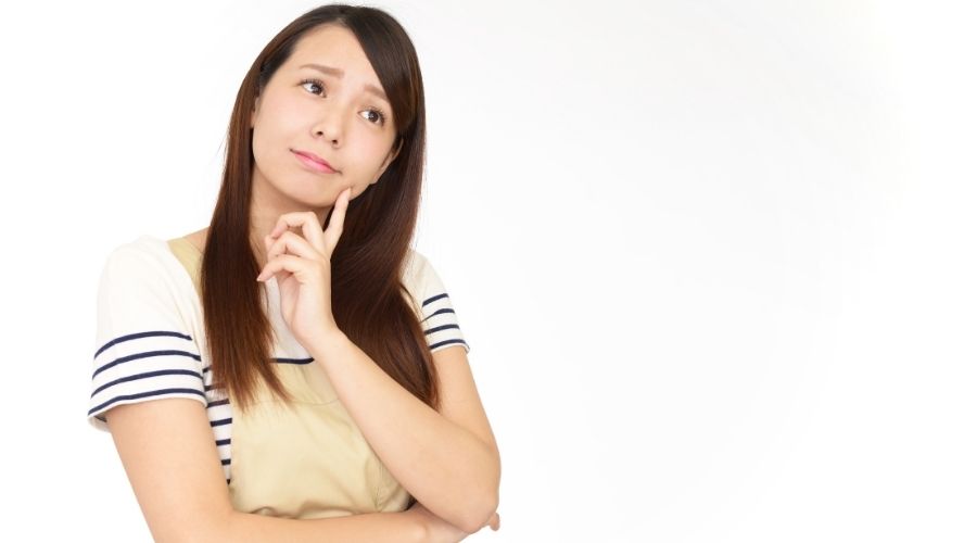 考えている女性