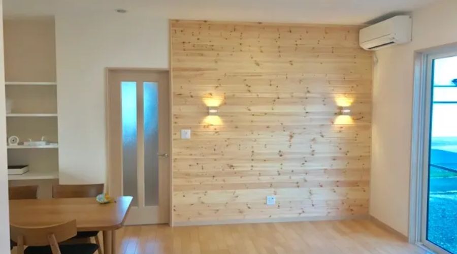 一条工務店のブリアール壁のパイン材