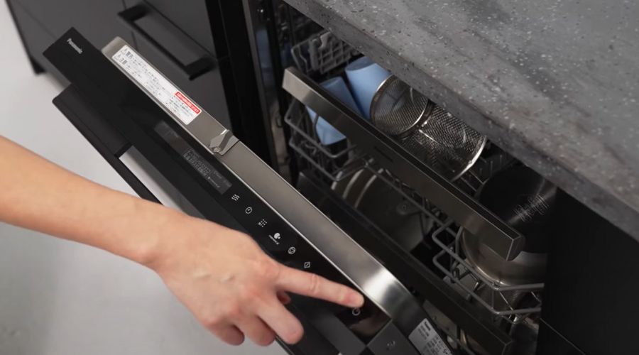 一条工務店の食洗機「フロントオープン」を動かす