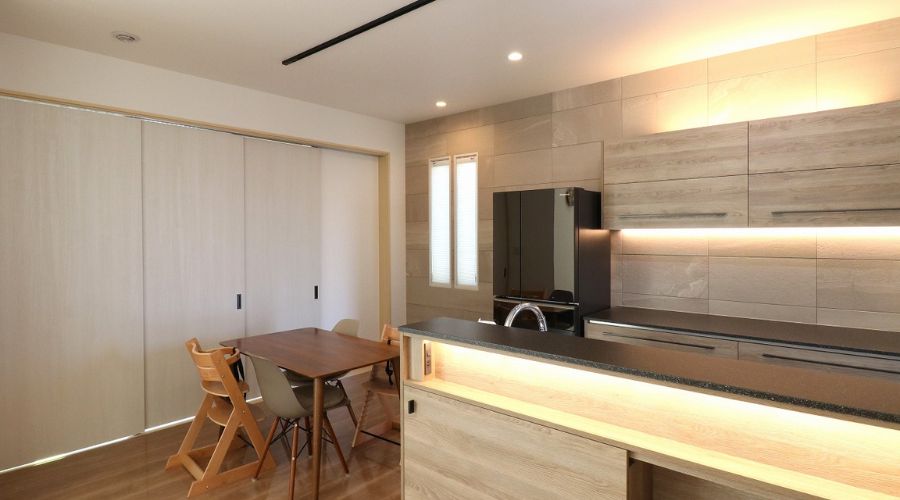 一条工務店のキッチンの間接照明