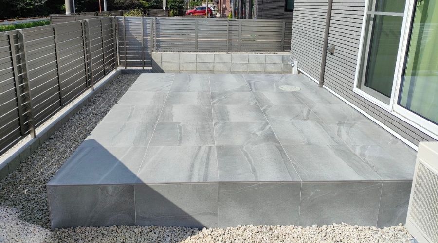 一条工務店のオプションのタイルデッキ