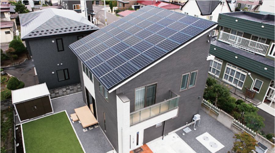 一条工務店の太陽光パネル(屋根一体型)