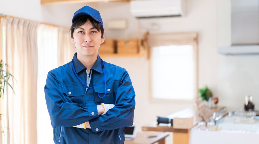 家のメンテナンス作業者