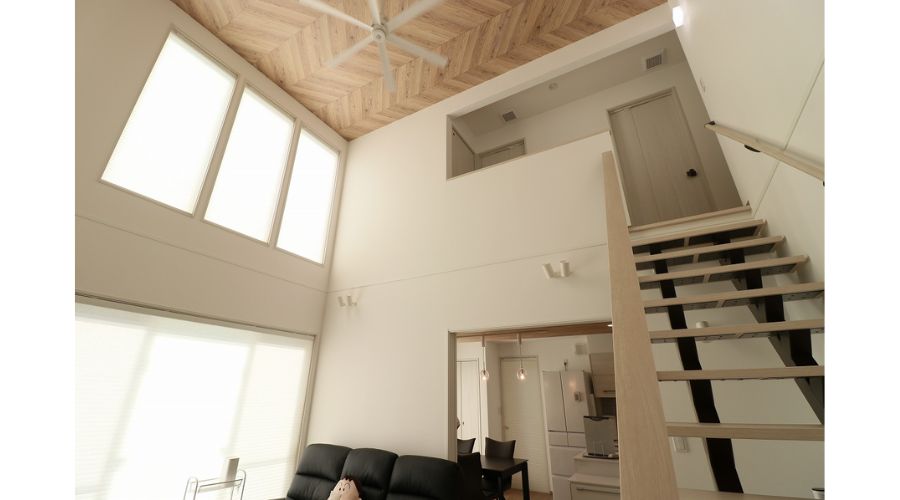 一条工務店吹き抜けのクロス